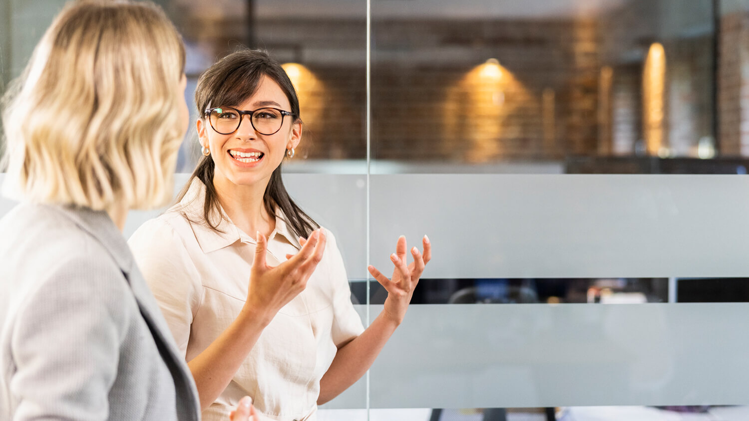 Egy pályázó a pénzügyi tanácsadói interjún Egy pályázó a pénzügyi tanácsadói interjún